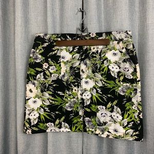 Croft & Barrow Black Skort w/ White & Green Floral